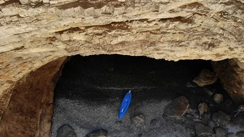 Hidden cave 動画素材 127586746