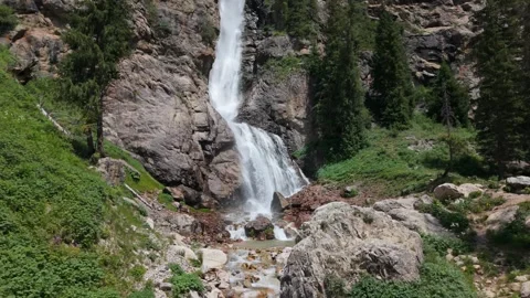 Hidden falls cascading down a rocky cliff in grand teton national park Video stock 312159922