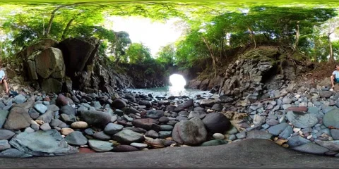 Hidden Gateway Batuputih 360VR Vídeos de archivo 238900545