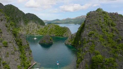 A hidden gem nestled among rugged cliffs. Coron, Palawan, Philippines. Stock Footage 305130907