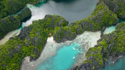 Hidden lagoon within towering cliffs. Miniloc Island. El Nido, Philippines. Stock Footage 302698262