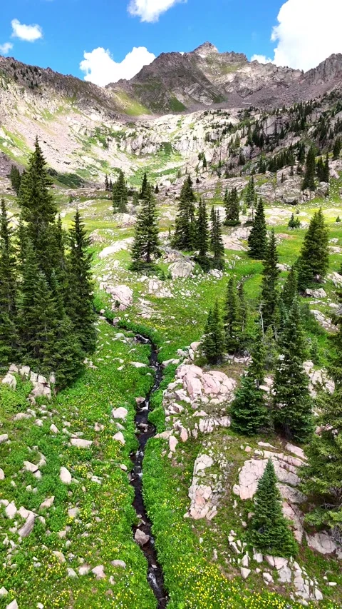 The hidden lake Vídeos de archivo 302228112