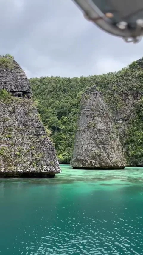 Hidden paradise in the ocean of eastern Indonesia Stock Footage 292470861