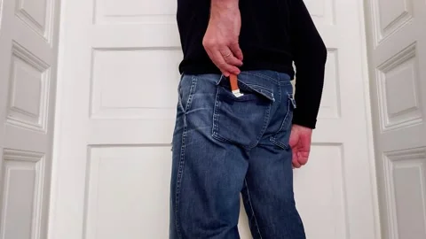 Hidden in Plain Sight: Discreet Pocket Knife Carry Techniques Vidéo 328368750