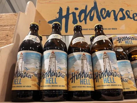 Hiddenser Hell Beer Bottles Displayed at Store 스톡 사진