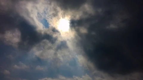 The hide and seek of the sun:  Timelapse Stockbeeldmateriaal 80148672