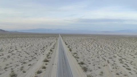 High Above a Desert Road 库存影片 103281813