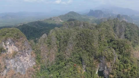 High Aerial View of Tiger Cave Temple and Krabi Plains Vídeos de archivo 337295632