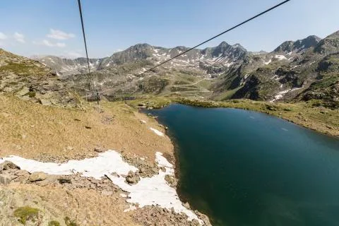 High alpine landscape with snow fields and lakes in the region Ordino Arcalis Foto stock