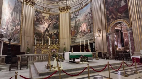 High altar and icon of Saint Andrew inside Sant'Andrea della Valle church Vidéo 338010236