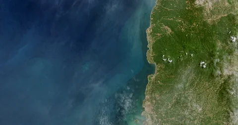 High-altitude aerial of the west Java coast and Java sea 動画素材 95951336