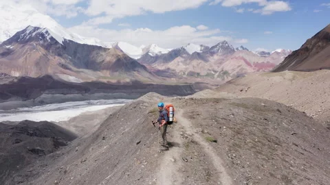 High-Altitude Climber at Lenin Peak, Pamir - 4K Drone Footage Vidéo 344349677