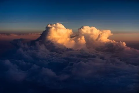 High altitude clouds at sunset over the Atlantic Ocean Stock-Fotos