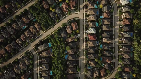 High altitude drone flight over a suburban community in summer. Video stock 90470681