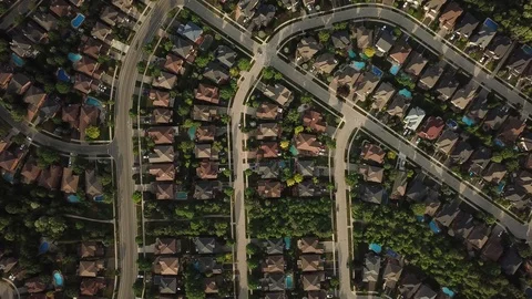 High altitude drone flight over a suburban community in summer. Stock-Footage 90470794
