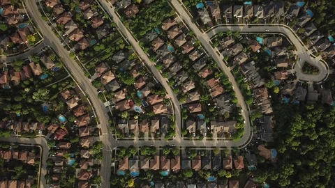 High altitude drone flight over a suburban community in summer. Stock-Footage 90470840