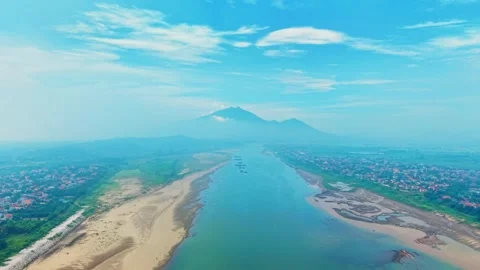 High altitude drone flight over misty mountain peaks and river villages 4K Vídeo Stock 340747730