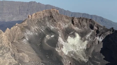 High-altitude drone footage capturing the interior crater of Pico do Fogo, Cabo Видео 334996508
