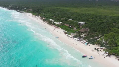 High altitude drone shot of Playa Paraiso in Tulum, México Stock Footage 144587799