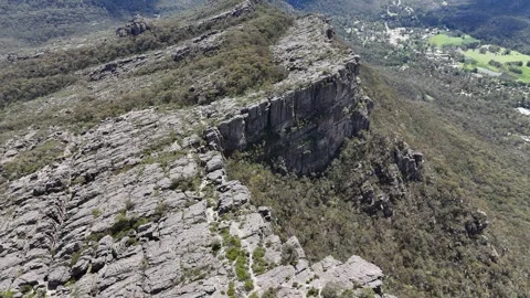 High-Altitude Drone Sweep of Steep Rocky Escarpments and Deep Valleys Vídeo Stock 314566108