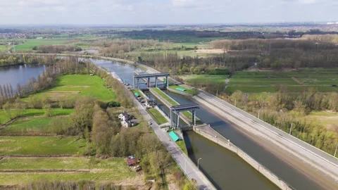 High altitude large river lock complex twin concrete chambers steel gantry gates 動画素材 330723525