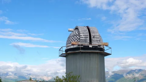 High Altitude Observatory Tower opens shutters for telescope Stock-Footage 253626918