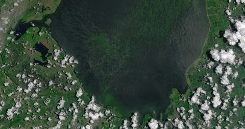 High-altitude overflight aerial of algae bloom, Lake Okeechobee, Florida Vidéo 70601568