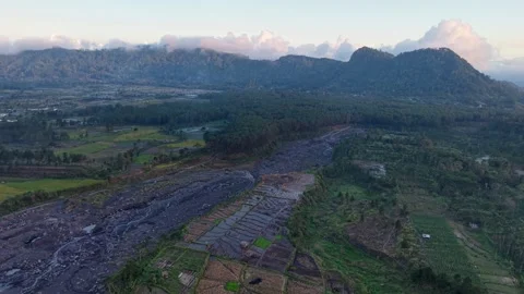 High altitude panoramic landscape massive path of dried volcanic lava Vídeos de archivo 346913133