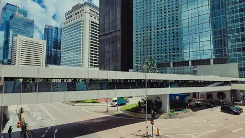 A high-altitude street scene featuring a bustling urban intersection with a 库存影片 338311448