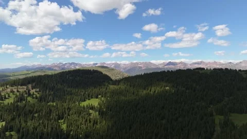 High Altitude View Over Vail Colorado | Summer Mountain Drone Shot Vídeos de archivo 331481524