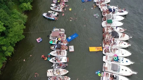 High Angle 4th of July Boat Party Lake Minnetonka Big Island 스톡 동영상 131116030