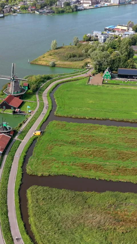 High-angle aerial drone view of historic Zaanse Schans countryside Vídeo Stock 347162045