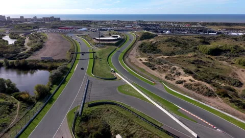 High-angle aerial drone view of Circuit Zandvoort race track layouts with m.. Vidéo 347528922