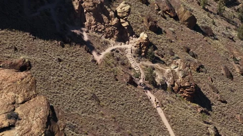 High angle aerial of Misery Ridge hiking trail in Smith Rock State Park Stock-Footage 335952590