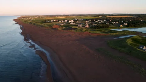 High-angle aerial panorama of long red sand beach on Prince Edward Island Vidéo 340512329