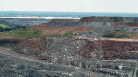 High angle aerial shot of an open pit gold mine with active machinery. 스톡 동영상 341906866