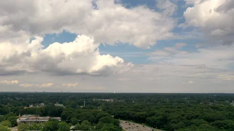 A high angle aerial time-lapse over a suburban neighborhood on a cloudy 動画素材 157573176