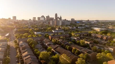 High-Angle Aerial View of the Cincinnati Skyline at Golden Hour Stock-Fotos