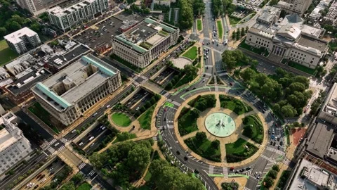 High-Angle Aerial View of Logan Circle and Swann Memorial Fountain in Philad Vídeos de archivo 346908933