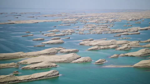 High-Angle Aerial View of Wusute Water Yadan West Sea Fleet in Qinghai 動画素材 343879252