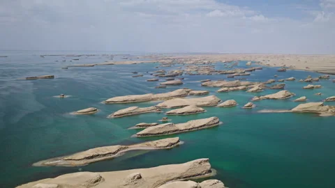 High-Angle Aerial View of Wusute Water Yadan West Sea Fleet in Qinghai 動画素材 343880463