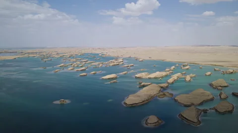 High-Angle Aerial View of Wusute Water Yadan West Sea Fleet in Qinghai 스톡 동영상 343880837