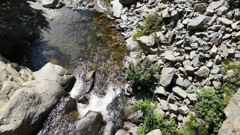 High angle of a beautiful mountain stream. 库存影片 94056671