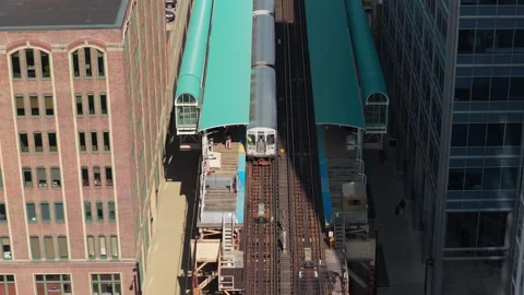 High angle of Chicago's L train arriving at station, passengers waiting on platf Stock Footage 338347315
