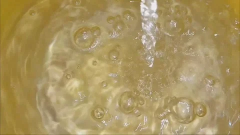 High Angle Close Up Pouring Water Into Amber Liquid 库存影片 331765178