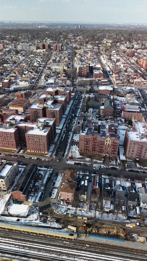High angle drone footage flying over a snow covered urban landscape, showing 動画素材 331146848