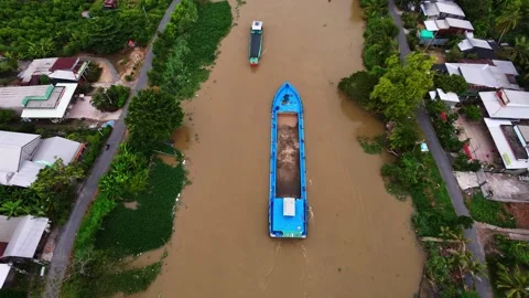 High angle drone shot of cargo barge and riverboat passing each other Vídeos de archivo 344838664