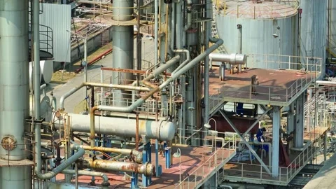 High-angle drone shot of refinery towers and storage tanks. Stock-Footage 331571510
