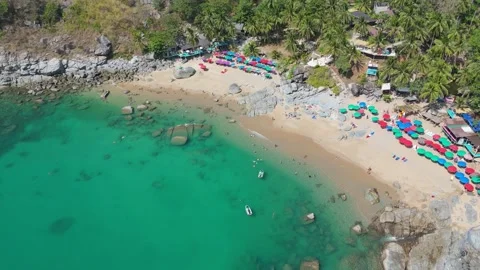 High angle drone view of Nui Beach shore with rocks and turquoise sea Vídeos de archivo 332921318