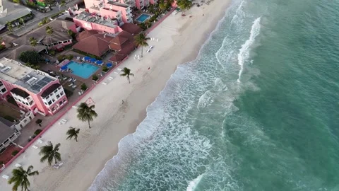 High angle drone view tracking alongside coastal resort hotels and white sands Stockbeeldmateriaal 336695571